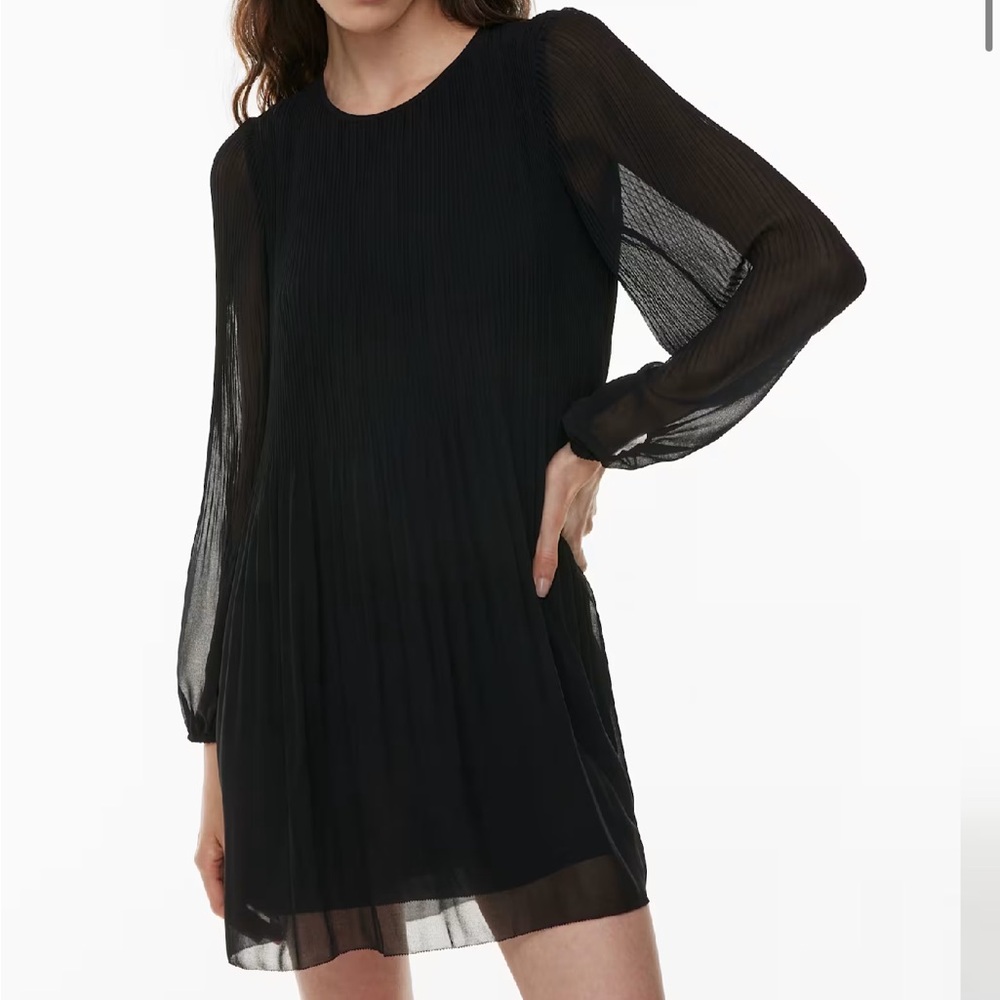 ARITZIA WILFRED BLACK DRESS Black Long-Sleeve Pleated Shift Dress